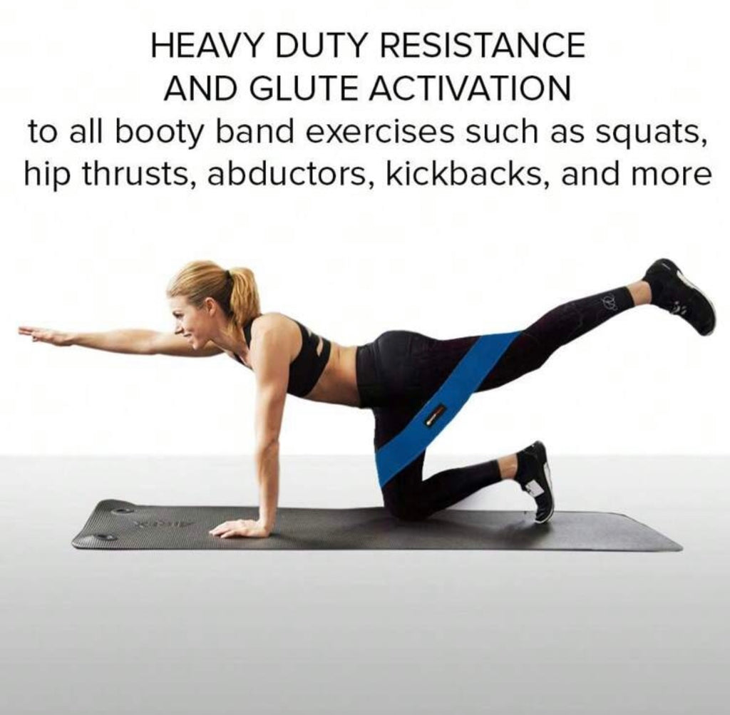 Vrouw die een fabric resistance bands set gebruikt voor glute activation en oefeningen zoals squats.